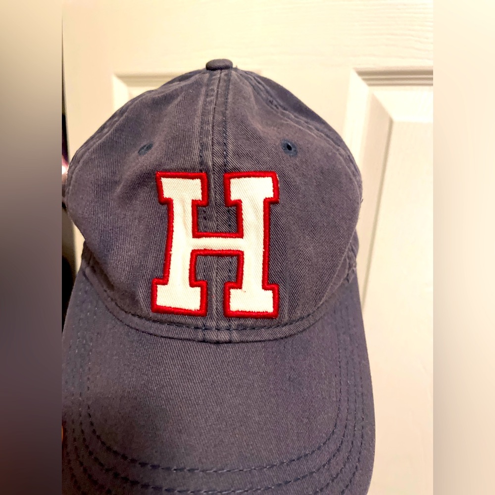 Tommy Hilfiger hat